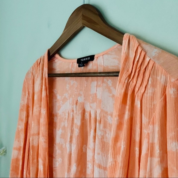 Torrid Bell Sleeve No Closure Top Size 1X - Picture 4 of 8